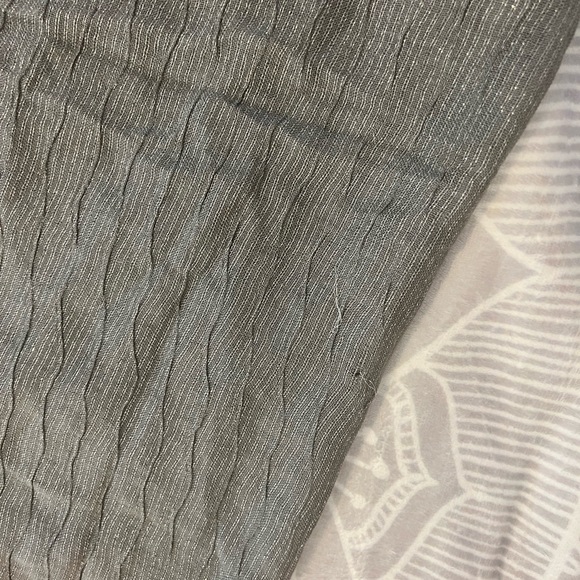 GRAY GREY INFINITY SCARF FREE WITH FULL PRICE BUNDLE $50 PURCHASE SHEER CUTE 321 - Picture 4 of 9